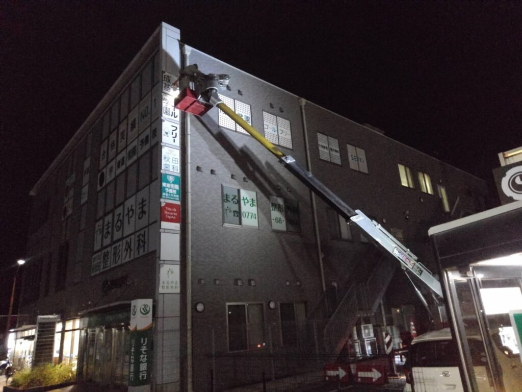 夜間高所作業車作業